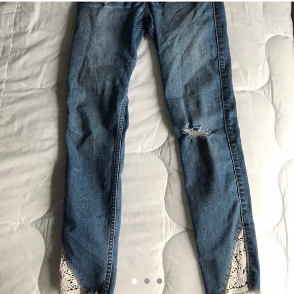 Hollister jeans with detail - Picture 1 of 3